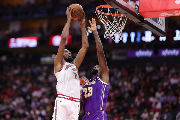 杠杆配资 詹杜季后赛再聚首：这会是两人的绝唱吗 英雄已迟暮&且看且珍惜